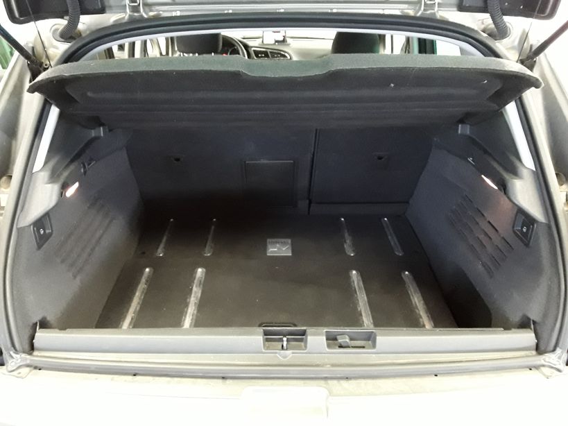 PEUGEOT 3008 HYBRID4 2012 - Photo n°19
