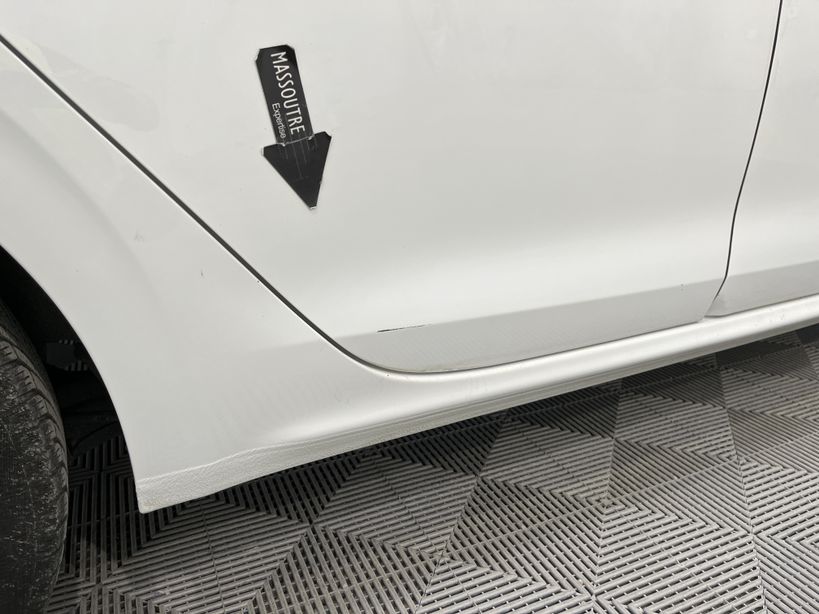 PEUGEOT 208 2015 - Photo n°11