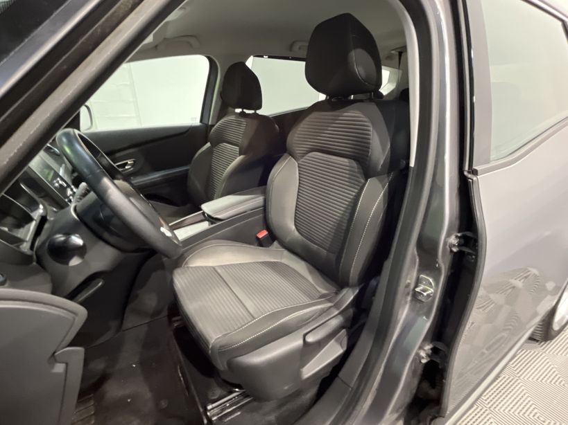 RENAULT GRAND SCENIC IV 2017 - Photo n°11