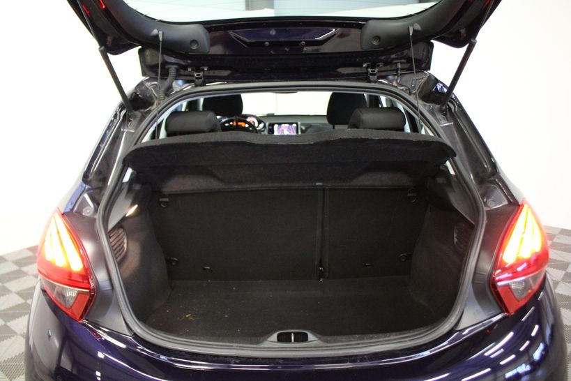 PEUGEOT 208 2015 - Photo n°9