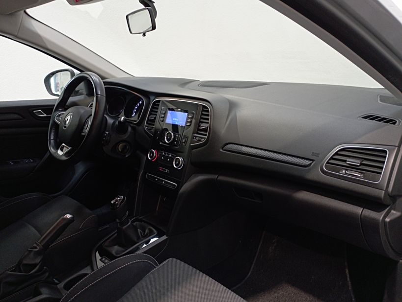 RENAULT MEGANE IV BERLINE 2017 - Photo n°11