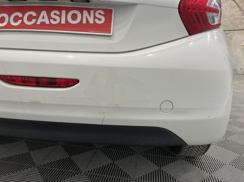 PEUGEOT 208 2015 - Photo n°6
