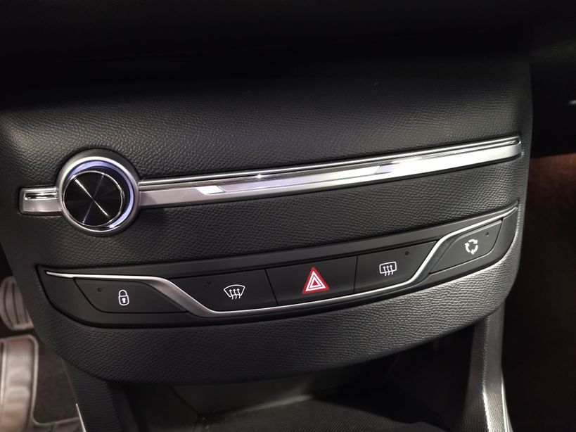 PEUGEOT 308 2020 - Photo n°13