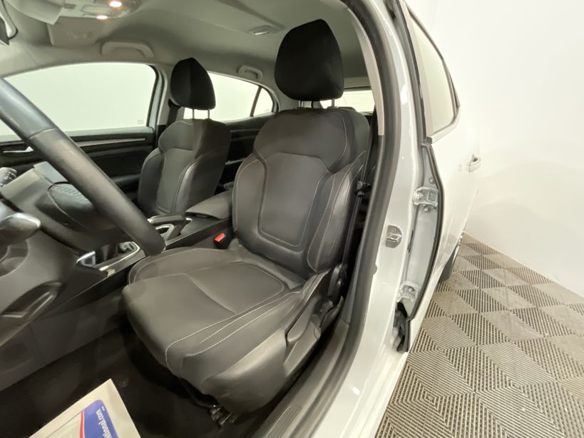 RENAULT MEGANE IV BERLINE 2021 - Photo n°9