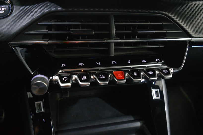 PEUGEOT 208 2020 - Photo n°17