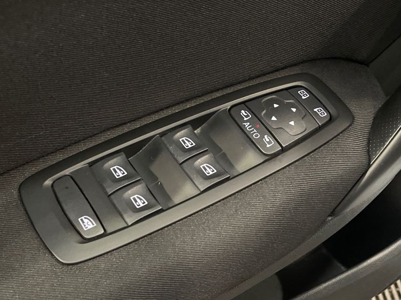 RENAULT MEGANE IV ESTATE 2021 - Photo n°32