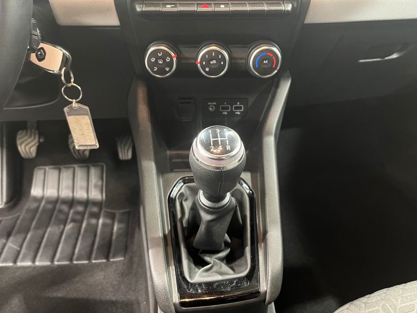 RENAULT CLIO V 2023 - Photo n°25