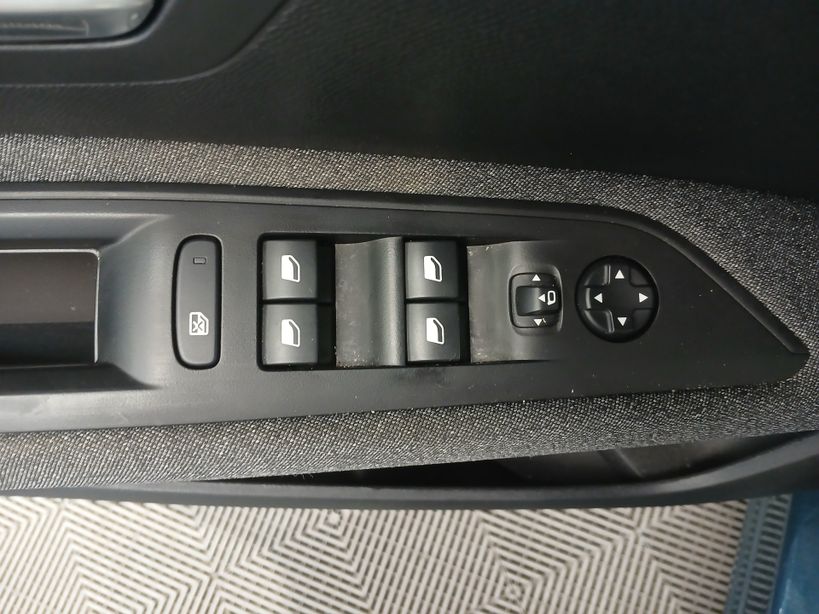 PEUGEOT 3008 2022 - Photo n°9