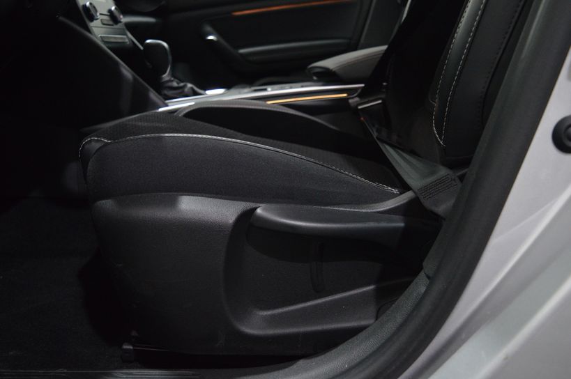 RENAULT MEGANE IV BERLINE 2017 - Photo n°9