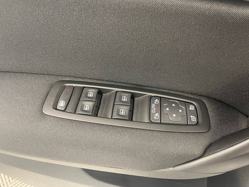 RENAULT MEGANE IV BERLINE 2021 - Photo n°10