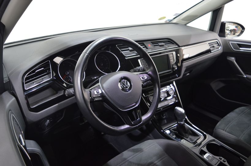 VOLKSWAGEN TOURAN 2016 - Photo n°10