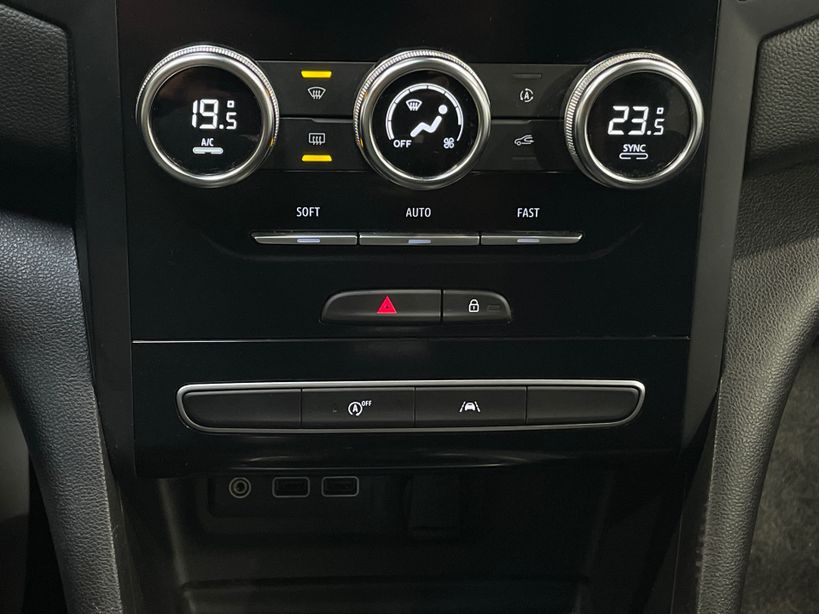 RENAULT MEGANE IV ESTATE 2022 - Photo n°16