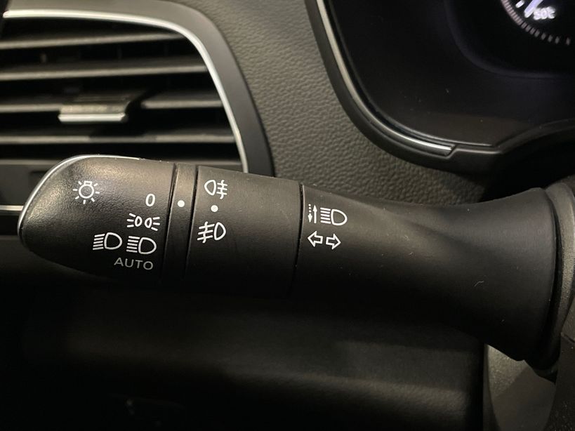 RENAULT MEGANE IV BERLINE BUSINESS 2020 - Photo n°28