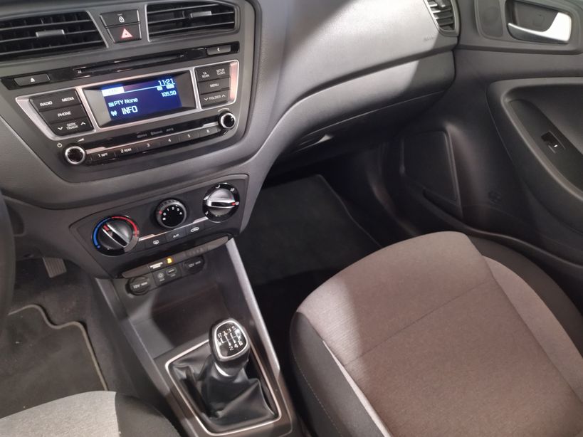 HYUNDAI i20 2015 - Photo n°29