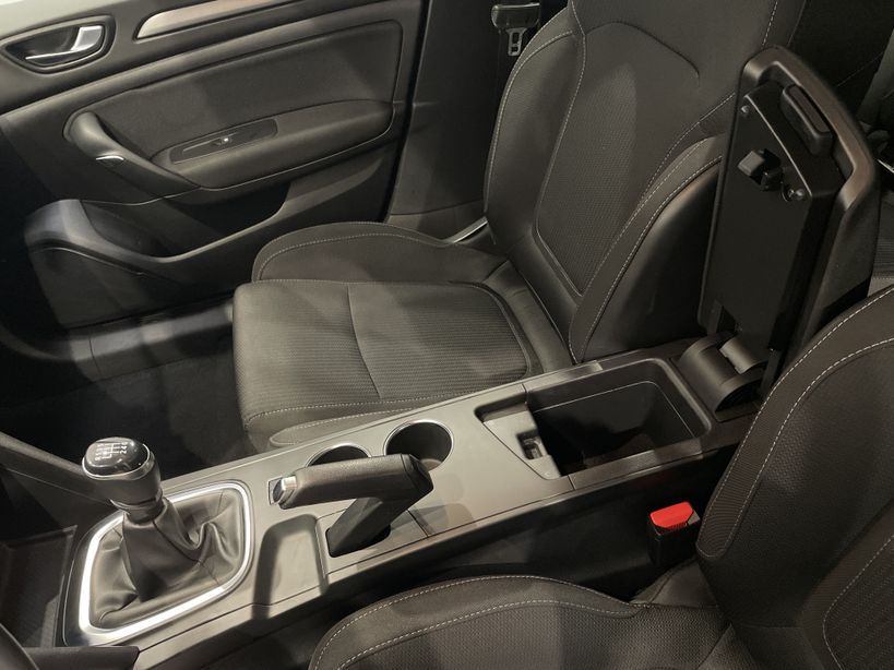 RENAULT MEGANE IV BERLINE 2021 - Photo n°20