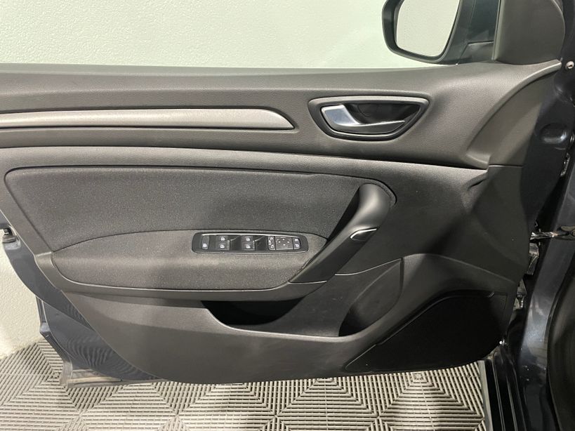 RENAULT MEGANE IV BERLINE 2022 - Photo n°34