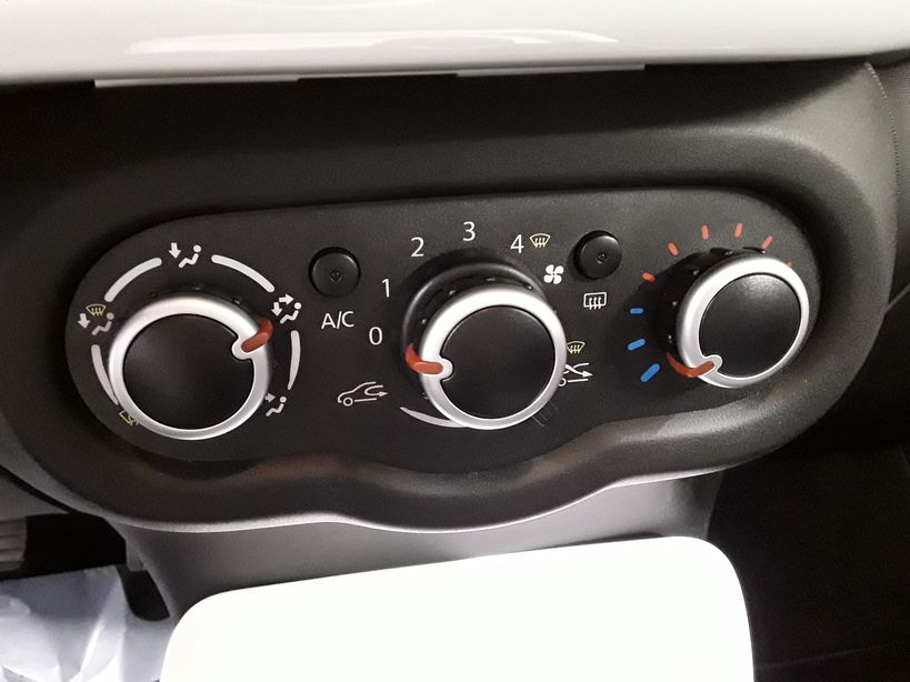 RENAULT TWINGO III 2019 - Photo n°15