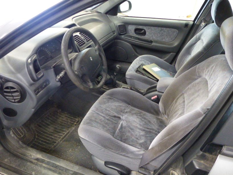 RENAULT LAGUNA 1998 - Photo n°4