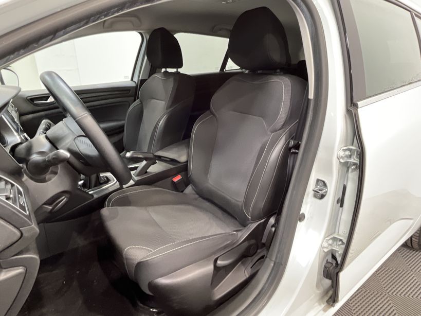 RENAULT MEGANE IV ESTATE 2017 - Photo n°10