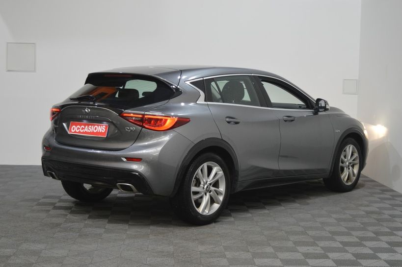 INFINITI Q30 2017 - Photo n°3