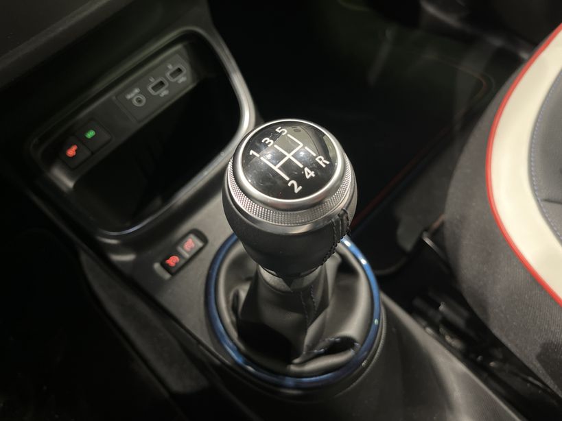 RENAULT TWINGO III 2020 - Photo n°19