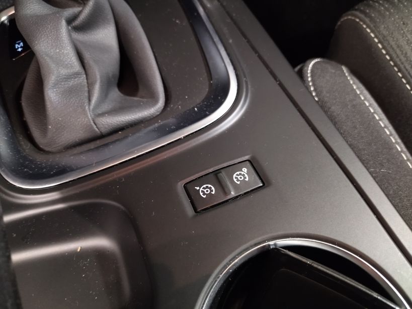 RENAULT MEGANE IV BERLINE BUSINESS 2020 - Photo n°13