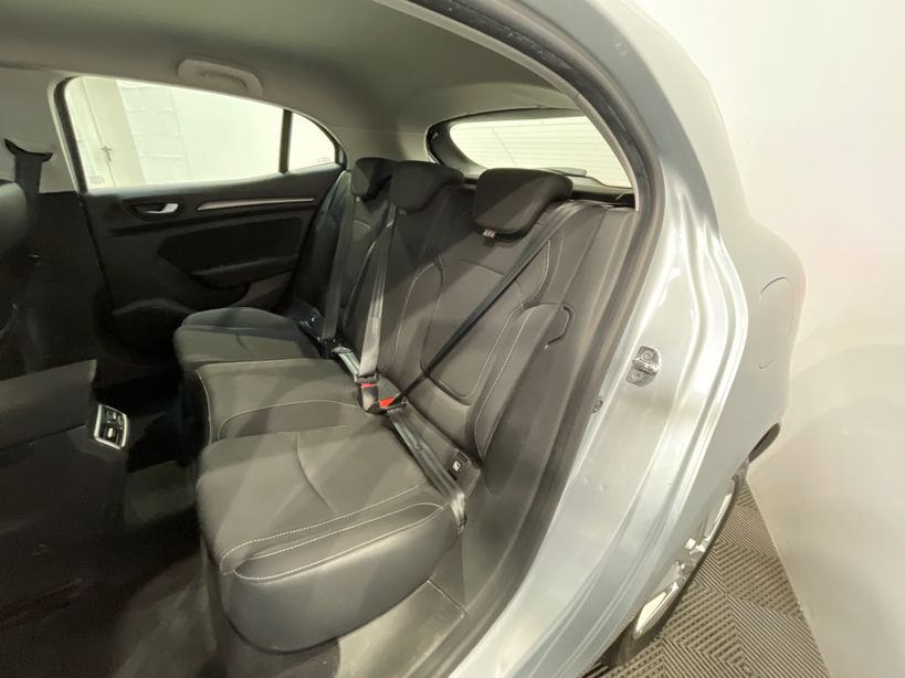 RENAULT MEGANE IV BERLINE 2021 - Photo n°10