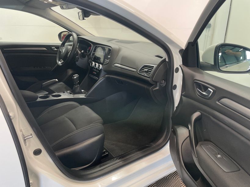 RENAULT MEGANE IV BERLINE 2021 - Photo n°7