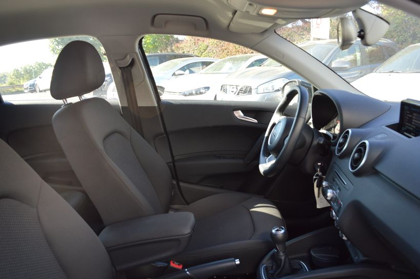AUDI A1 SPORTBACK BUSINESS 2015 - Photo n°8