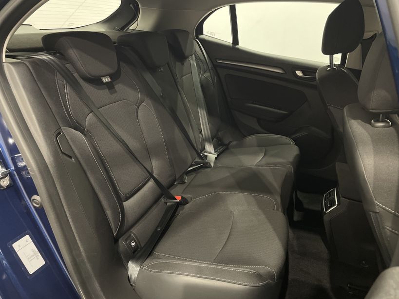RENAULT MEGANE IV BERLINE 2021 - Photo n°11