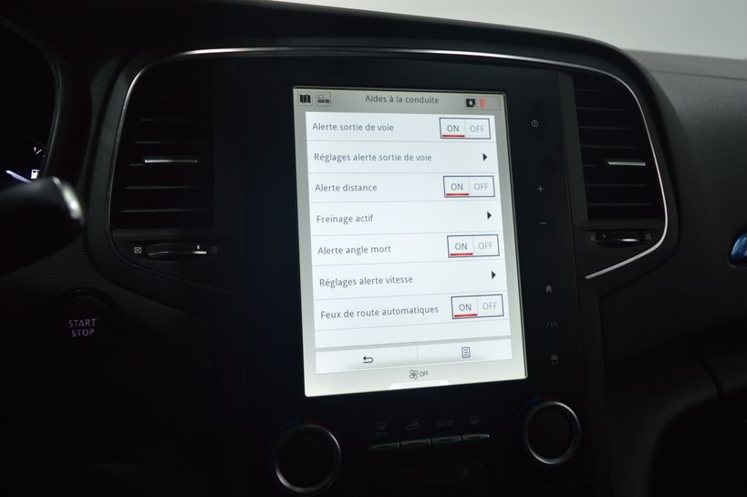 RENAULT MEGANE IV ESTATE 2019 - Photo n°7