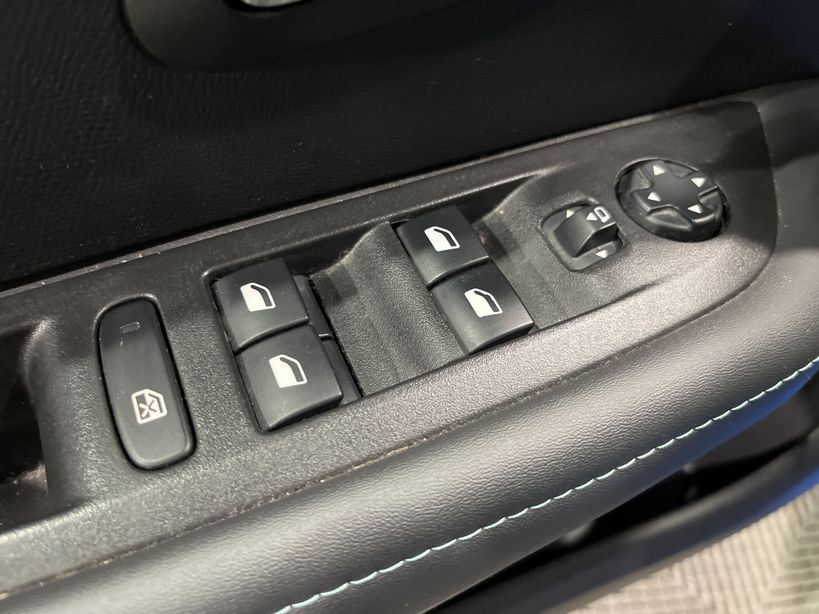 PEUGEOT 208 2021 - Photo n°36