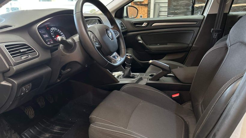 RENAULT MEGANE IV BERLINE 2022 - Photo n°10