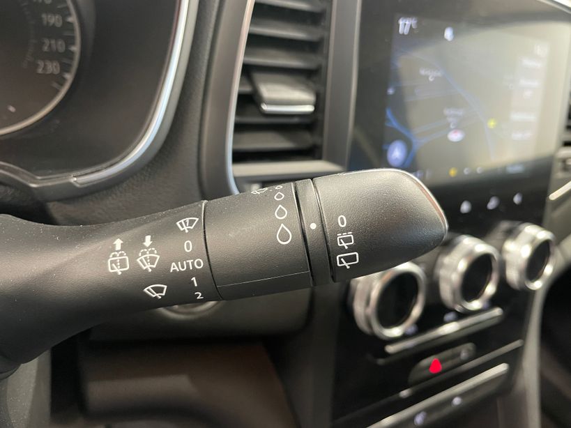 RENAULT MEGANE IV BERLINE 2022 - Photo n°15
