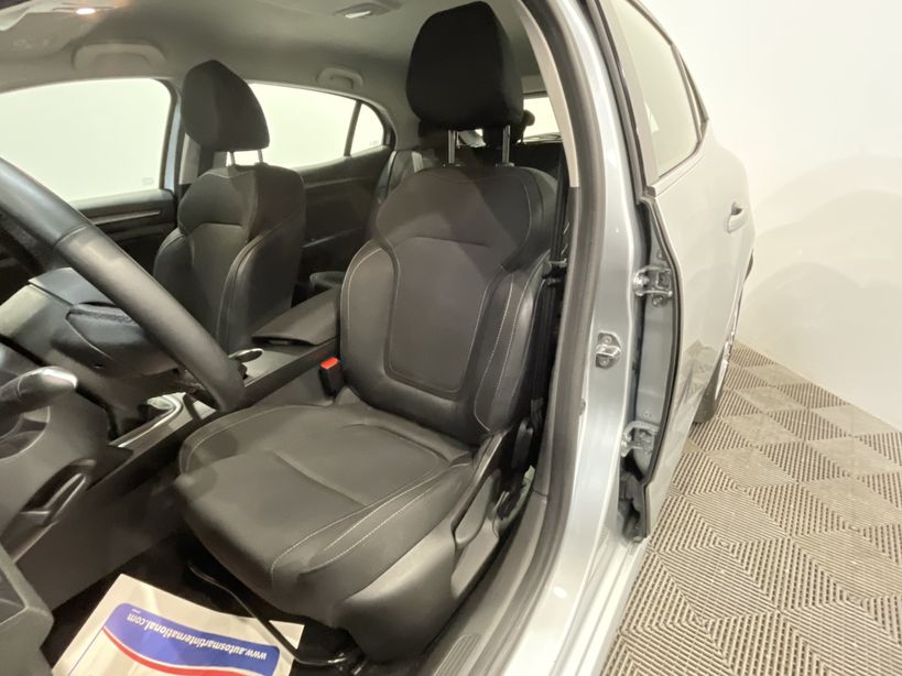 RENAULT MEGANE IV BERLINE 2021 - Photo n°9