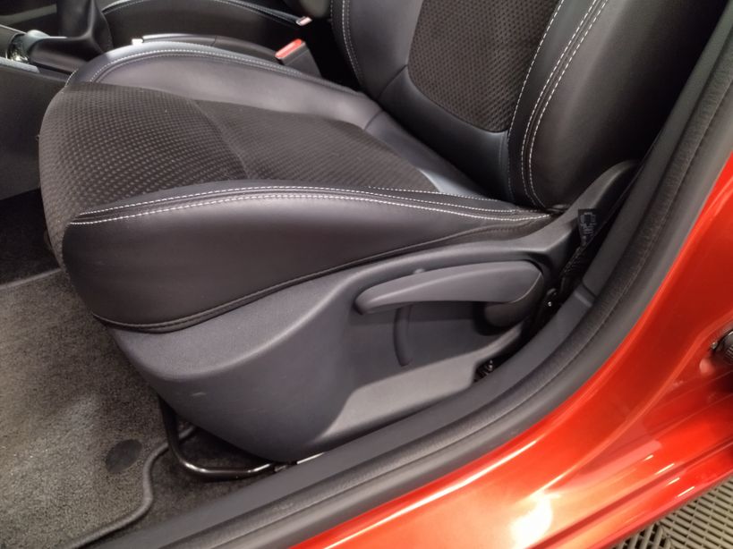 RENAULT CLIO IV ESTATE 2018 - Photo n°26