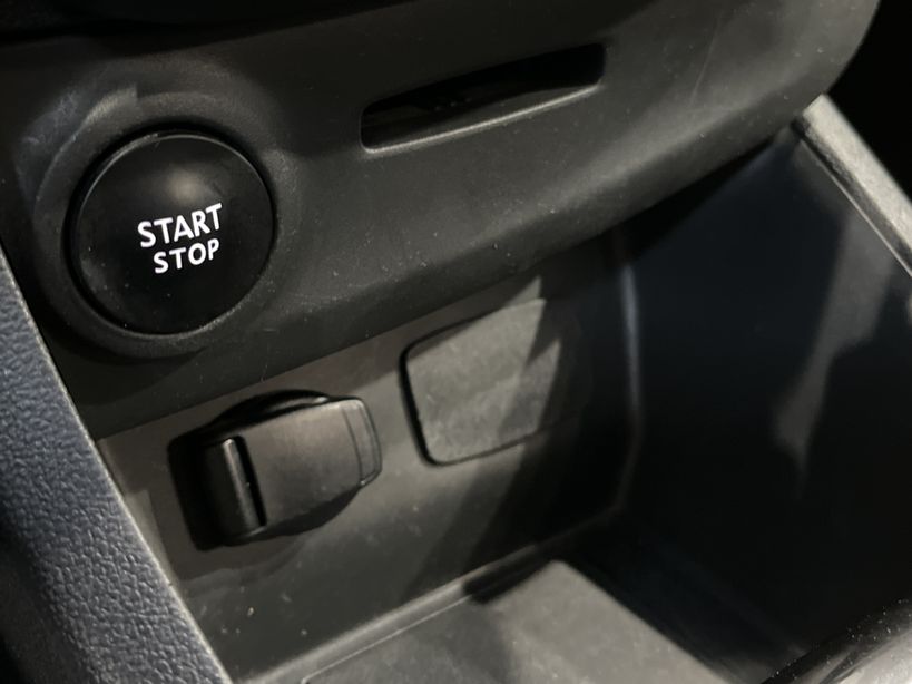RENAULT CLIO IV ESTATE 2018 - Photo n°17