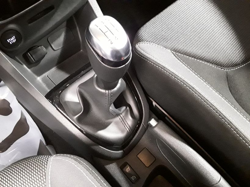 RENAULT CLIO IV 2018 - Photo n°16