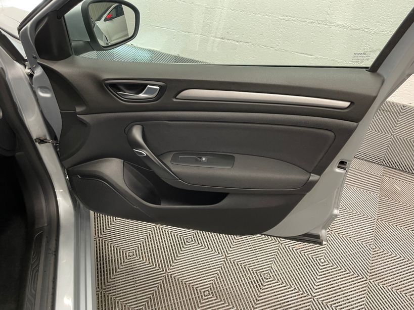 RENAULT MEGANE IV BERLINE 2021 - Photo n°31