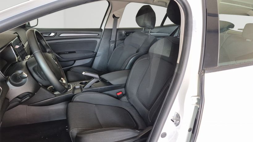 RENAULT MEGANE IV BERLINE 2022 - Photo n°8