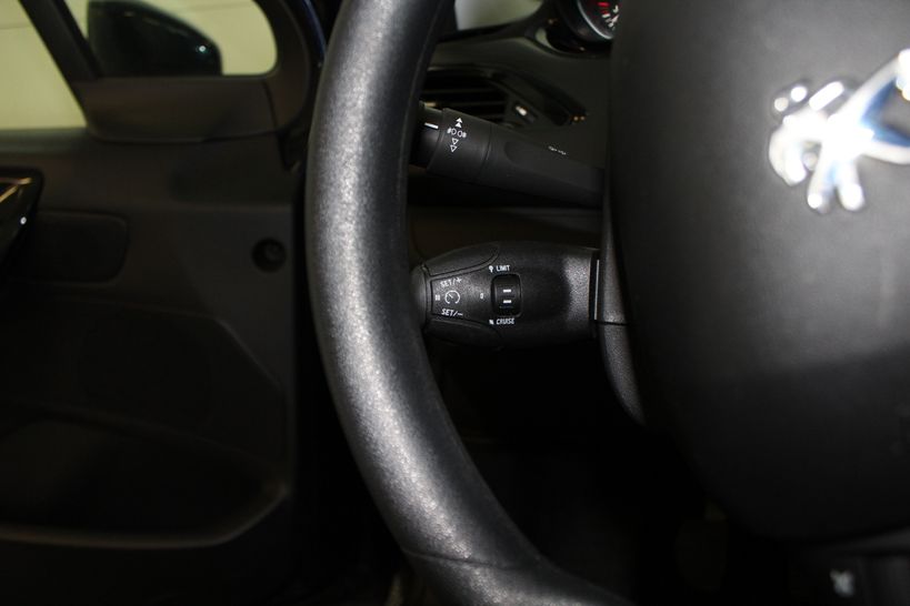PEUGEOT 208 2018 - Photo n°14