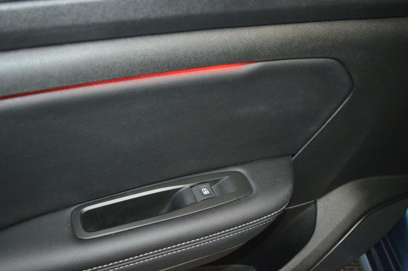 RENAULT MEGANE IV BERLINE 2018 - Photo n°38