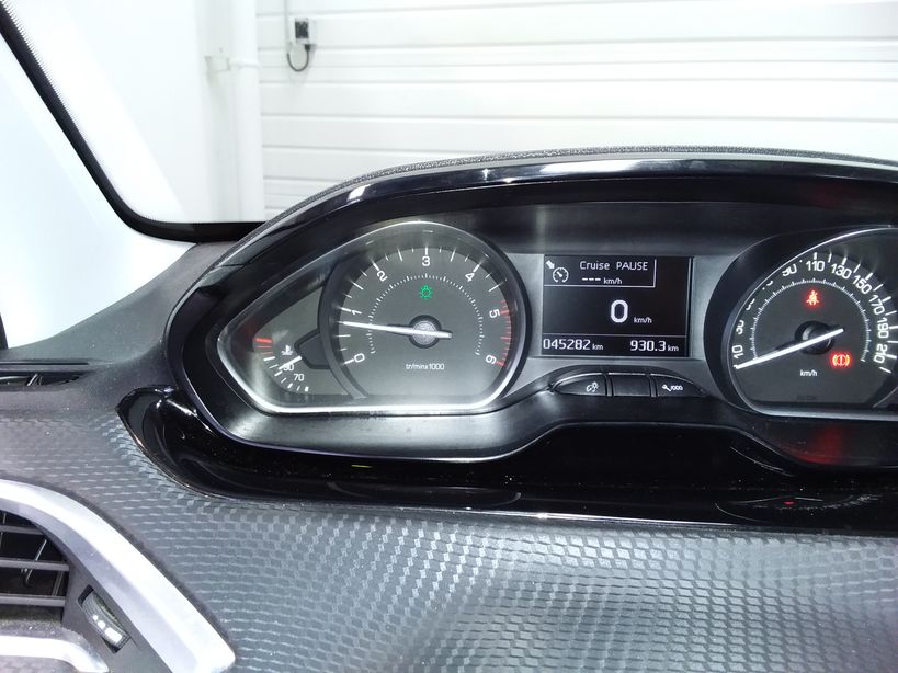 PEUGEOT 208 2018 - Photo n°19