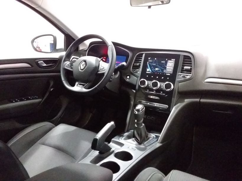 RENAULT MEGANE IV BERLINE 2021 - Photo n°9