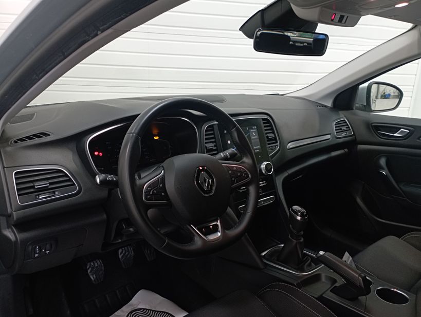 RENAULT MEGANE IV BERLINE 2021 - Photo n°10