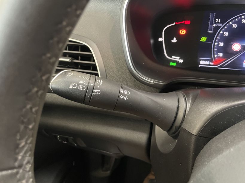 RENAULT MEGANE IV BERLINE 2021 - Photo n°30