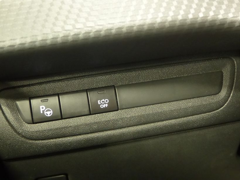PEUGEOT 208 2018 - Photo n°35