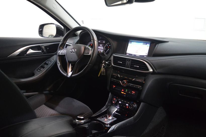 INFINITI Q30 2017 - Photo n°6