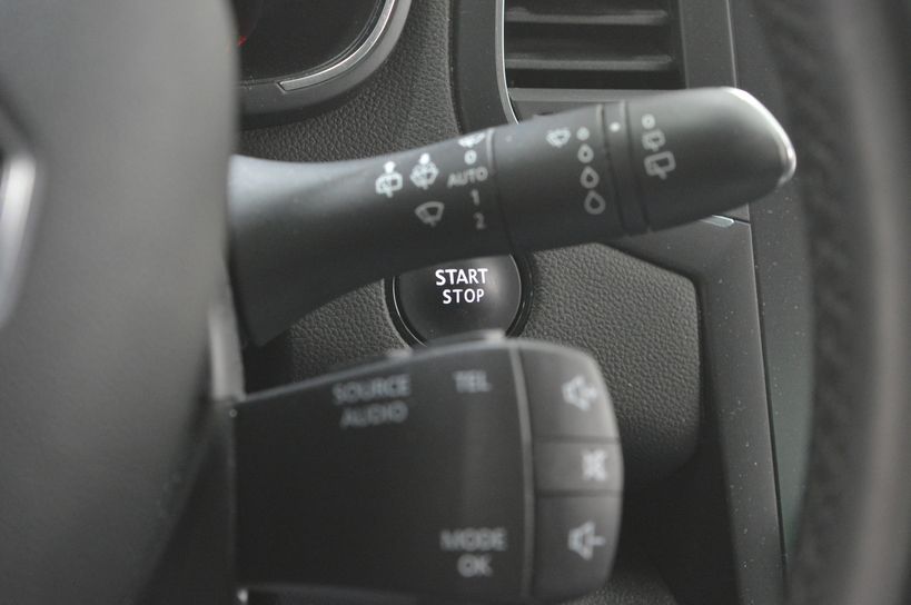 RENAULT MEGANE IV BERLINE 2019 - Photo n°32