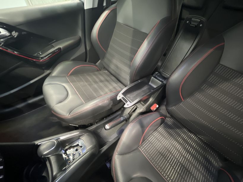 PEUGEOT 208 2019 - Photo n°19